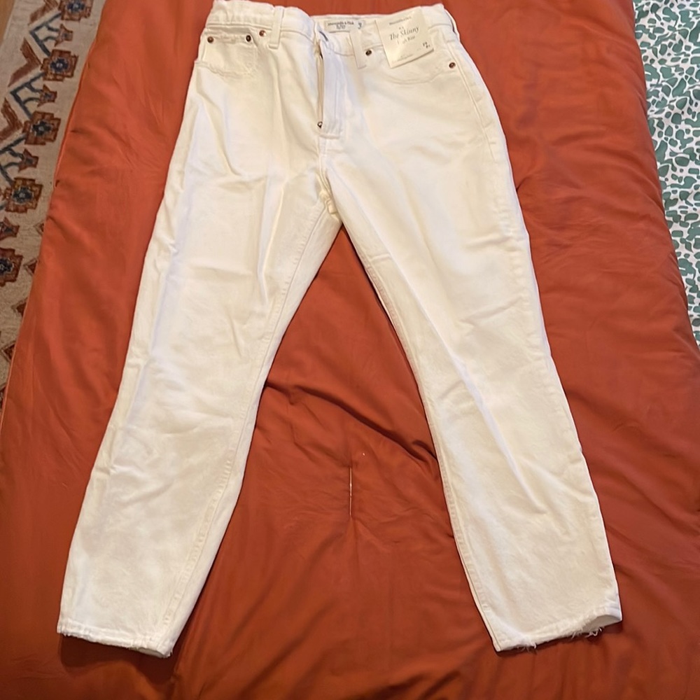 Abercrombie white “the skinny high rise” jeans